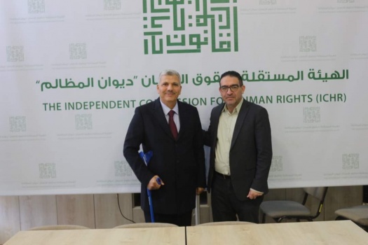 الهيئة المستقلة تطالب وزير الداخلية بالكشف عن مجريات التحقيق بحادثة الاعتداء على الشاعر