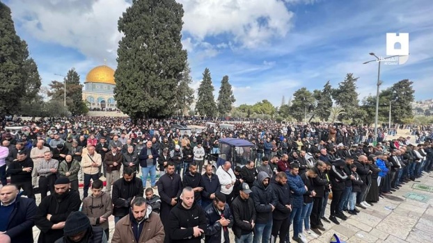 70 ألف مصلٍ يؤدون الجمعة في المسجد الأقصى المبارك
