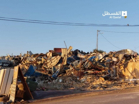 صور...الاحتلال يهدم منشآت تجارية قرب مدخل حزما شمال شرق القدس