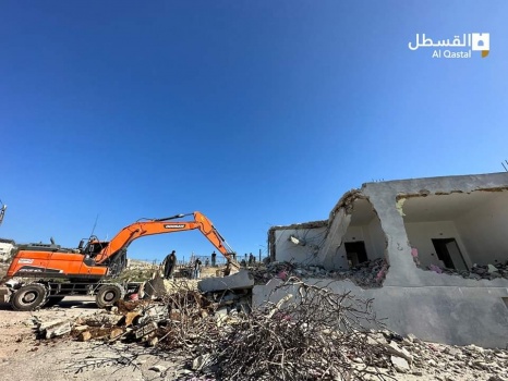 سلوان- بلدية الاحتلال تجبر عائلة القنبر على هدم منزلها بيدها