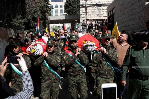 الآلاف يشيعون جثماني الشهيدين الخواجا وخصيب