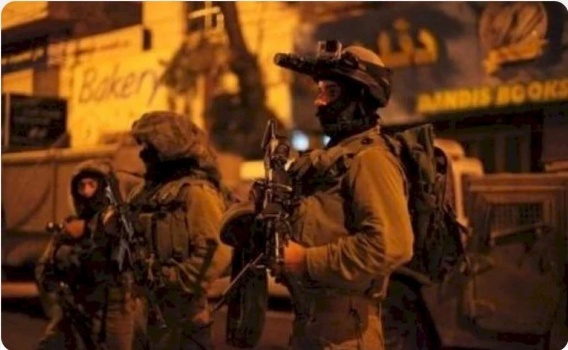 الشاباك الإسرائيلي يعلن عن اعتقال 3 شبان من بيت أمر بزعم تنفيذهم عملية إطلاق نار