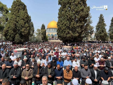100 ألف يؤدون صلاة الجمعة الأولى من شهر رمضان في المسجد الأقصى