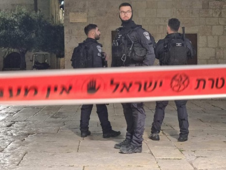 استشهاد شاب برصاص الإحتلال عند باب السلسلة بالقدس المحتلة