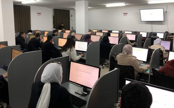 في خضم أزمة الإضراب.. 45 ألف خريج وخريجة يتقدمون لوظائف في وزارة التعليم