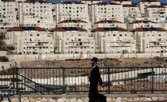 هآرتس: الكشف عن تكثيف الاستيطان في القدس لقطعها عن الضفة