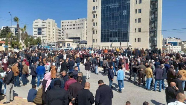 التربية تدعو المعلمين المضربين للانتظام بالعمل الاثنين والا سيتم تنفيذ اجراءات مالية وإدارية بحقهم