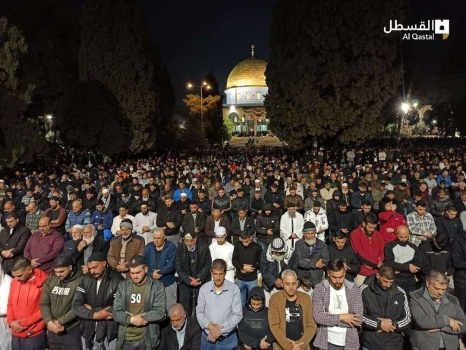 200 الف مصلٍ ادوا صلاتي العشاء والتراويح في المسجد الاقصى