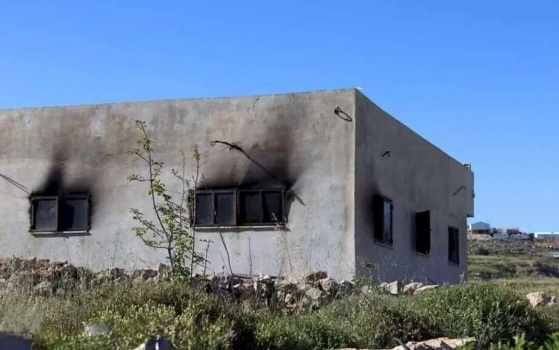 مستوطنون يحرقون منزلاً بين قريتي قصرة وجالود جنوب نابلس