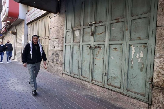 حداد وإضراب في فلسطين إثر استشهاد الشيخ خضر عدنان