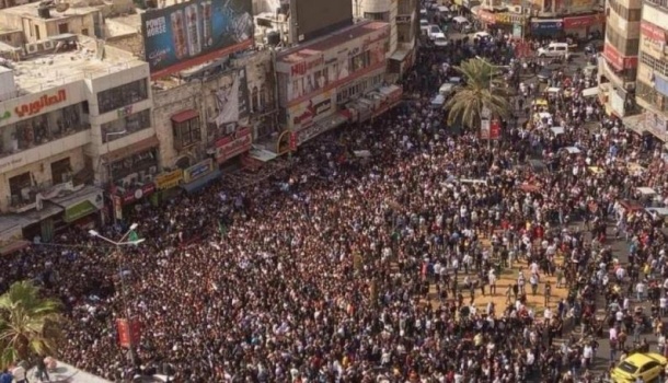 الاف المواطنين يشيعون شهداء نابلس