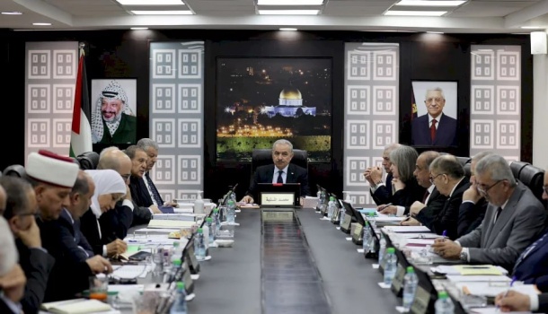اشتية يدعو الفلسطينيين في كل العالم للخروج إلى الساحات يوم الاثنين القادم