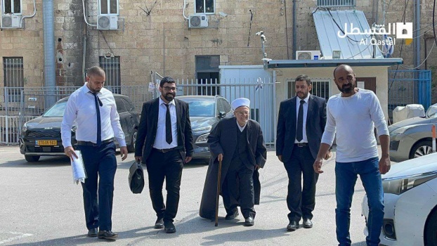 منعه من التواصل مع 3 فضائيات- الإفراج عن الشيخ عكرمة صبري