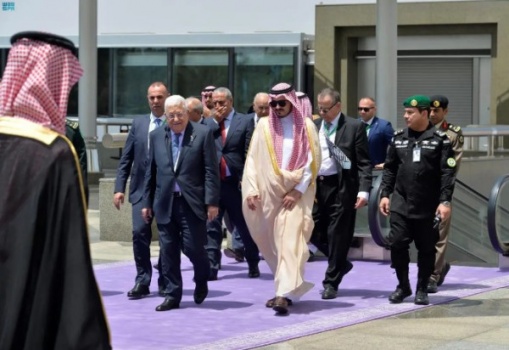 الرئيس يصل إلى جدة للمشاركة في القمة العربية الثانية والثلاثين