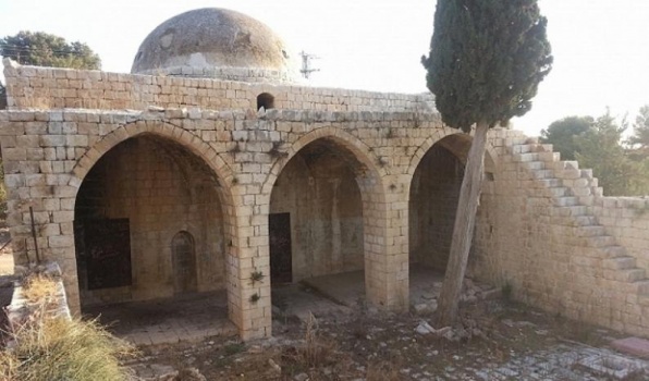 مجهولون يعتدون على مسجد الغابسية بالداخل ويسرقون حجارة المنبر