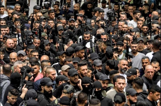 يديعوت: 21 عامًا ولا زال مخيم بلاطة "رأس الأفعى"