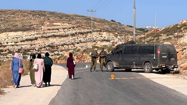 لليوم السادس عشر.. الاحتلال يواصل اغلاق مدخلي قرية المغير شرق رام الله