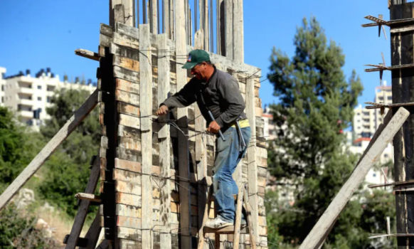 بديلاً عن الفلسطينيين: “إسرائيل” تقرر جلب 10 آلاف عامل هندي