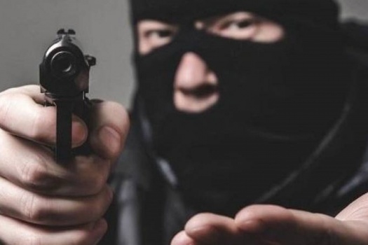 تطور لافت.. سطو مسلح على منزل ومحل للذهب وسط مدينة طولكرم