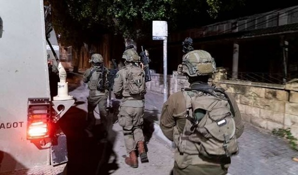 بالأسماء- الإحتلال يشن حملة اعتقالات طالت 21 مواطناً من الضفة