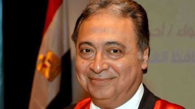 أثناء جراحة للقلب.. خطأ طبي ينهي حياة وزير الصحة المصري