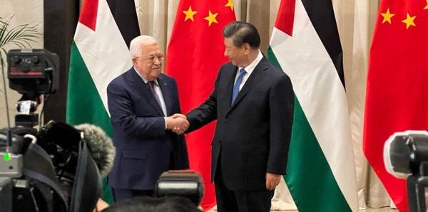 الخارجية الصينية: الرئيس عباس أول رئيس دولة عربية تستضيفه بكين هذا العام