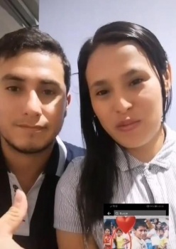 امرأة تجد نفسها في صورة مع زوجها قبل اللقاء الأول بينهما بـ 15 عامًا