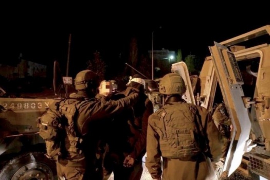 قوات الاحتلال تشن حملة اعتقالات في الضفة والقدس