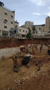 الدفاع المدني يخلي 3 عائلات من عمارة سكنية ببيتونيا بسبب انهيار أتربة