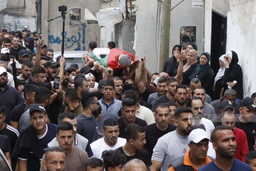جماهير نابلس تشيع جثمان الشهيد خليل أنيس إلى مثواه الأخير