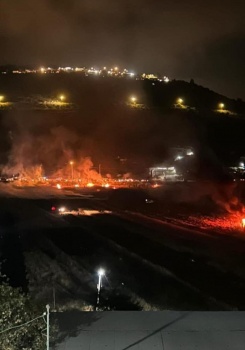 المستوطنون ينفلتون في الضفة: إحراق ومهاجمة مركبات وإصابة طفل