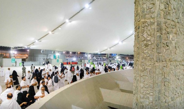 صور....الحجاج يستقبلون أول أيام التشريق برمي الجمرة الصغرى