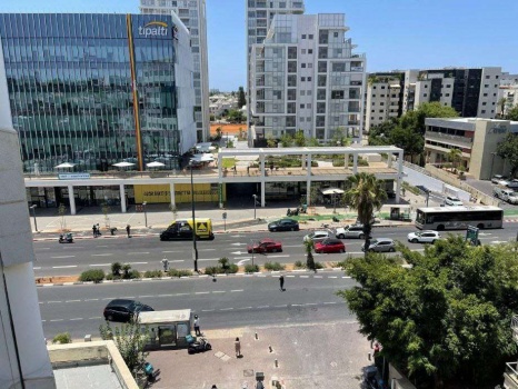 استشهاد المنفذ...اصابات في عملية طعن ودهس بتل ابيب