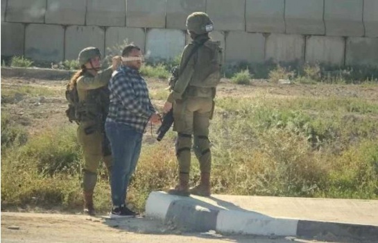 الاحتلال يصيب شابين ويعتقل ثالثاً في رام الله