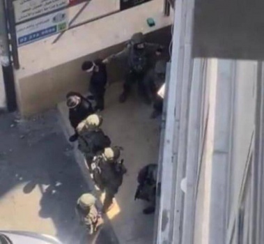 الاحتلال يعتقل منفذ عملية تقوع عقب محاصرته داخل مسجد في مدينة بيت لحم