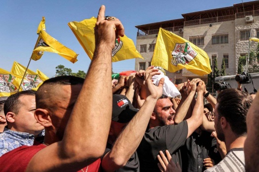 جماهير نابلس تشيع جثمان الشهيد بدر مصري