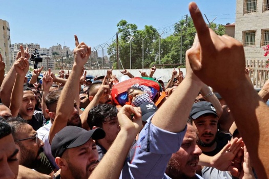 صور...جماهير غفيرة تشيع جثمان الشهيد محمد ندى في نابلس