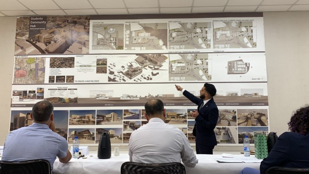 طالب عمارة بجامعة القدس يبتكر حلولًا معمارية وحضرية لاستثمار مدخل الجامعة الرئيس بأبوديس