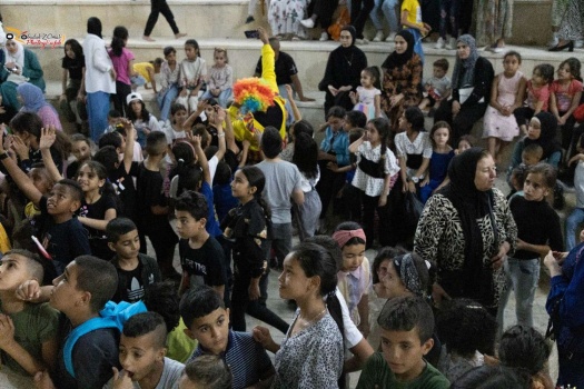 للتخفيف عنهم.... حفل ترفيهي للأطفال في مخيم جنين
