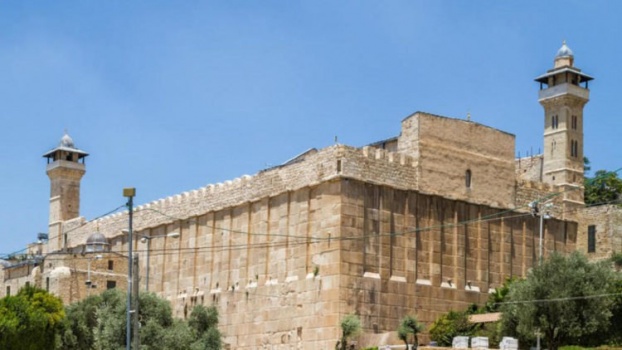 الاحتلال يغلق المسجد الابراهيمي بالخليل بذريعة الأعياد اليهودية
