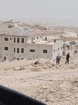القبض على 5 مطلوبين بقضايا جنائية بعد محاصرة منزل بالخليل