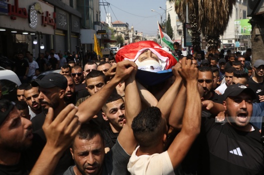 صور...جماهير جنين تشيع جثمان الشهيد الكستوني