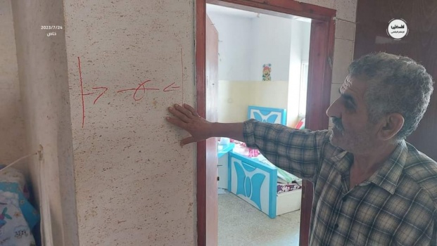 يتهمه بتنفيذ عملية حوارة.. | الاحتلال يأخذ مقاسات منزل عائلة الشاب بني فضل