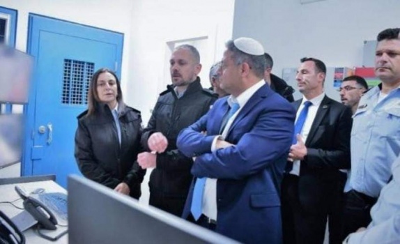 بن غفير يوعز بتقييد زيارات عائلات الأسرى لمرة كل شهرين