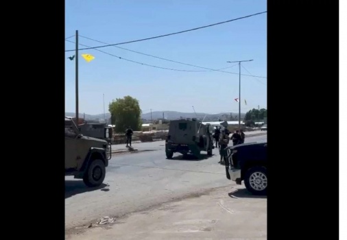 الاحتلال يصيب شاباً ويعتقل آخر في بيرزيت شمال رام الله
