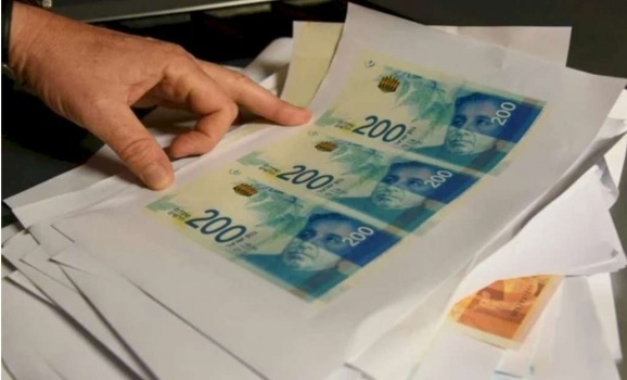 ملايين الشواكل من فئة 200 شيكل مزورة والتجار الإسرائيليين يرفضون التعامل معها ويفضلون البطاقات الائتمانية