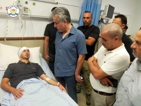 اللواء إياد بركات يتفقد مصابي أفراد جهاز الضابطة الجمركية في جنين