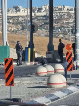 بزعم محاولته تنفيذ عملية طعن....الاحتلال يطلق النار على شاب عند حاجز المزمورية قرب القدس