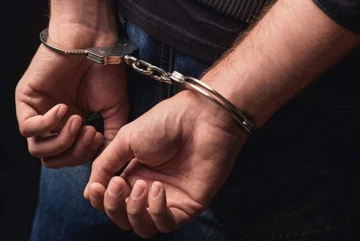 مصادر أمنية : اعتقال 3 من المشتبه بهم باستهداف أعضاء بلدية الخليل
