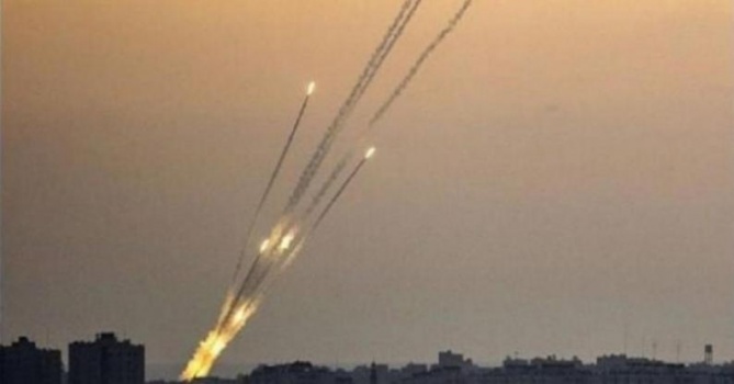 في عملية مفاجئة وغير مسبوقة.. قصف صاروخي كثيف وواسع من غزة ومقاومون يخوضون اشتباكات داخل اكثر من مستوطنة
